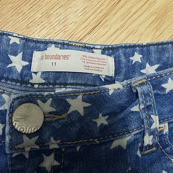 Jean shorts with stars - Picture 3 of 3